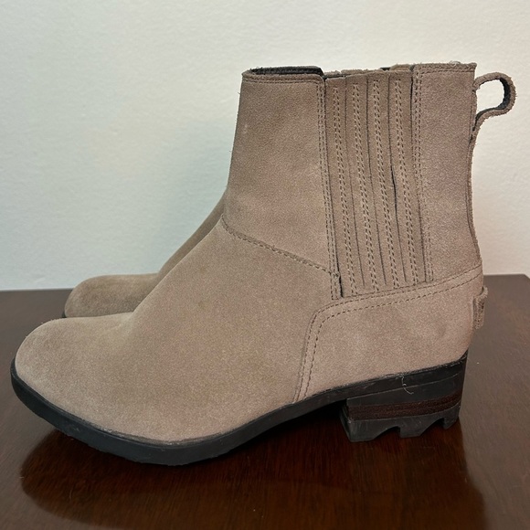 Sorel Women’s Lolla Chelsea Ankle Boots Waterproof Tan Suede NL3079-240 Size 6 - Picture 3 of 9
